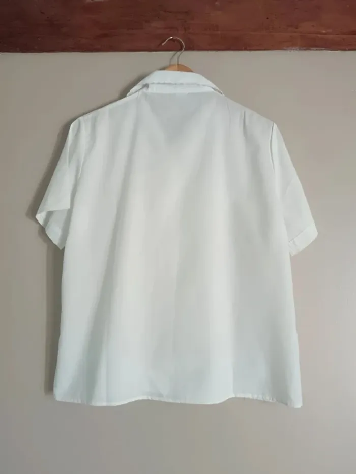 Chemisier blanc broderies poitrine - photo numéro 5