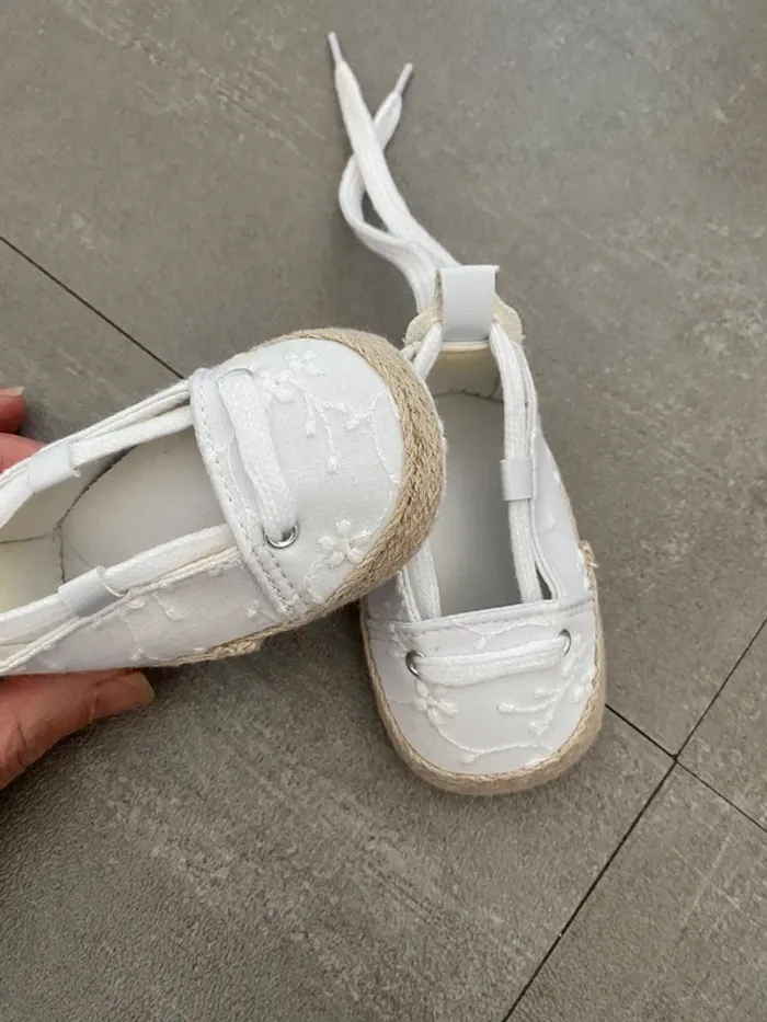 Chaussures blanches - photo numéro 2