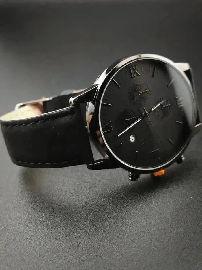 Montre noire intégrale, style vintage, élégante