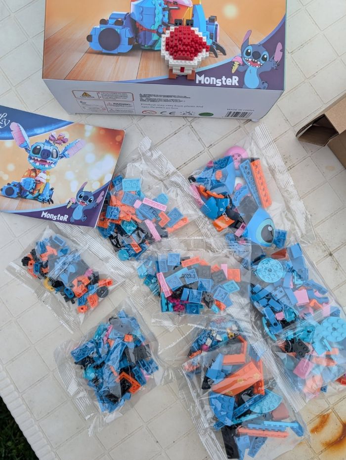 Jeu de construction Stitch + Père Noël Chibi Décoration – amusant et créatif - photo numéro 4