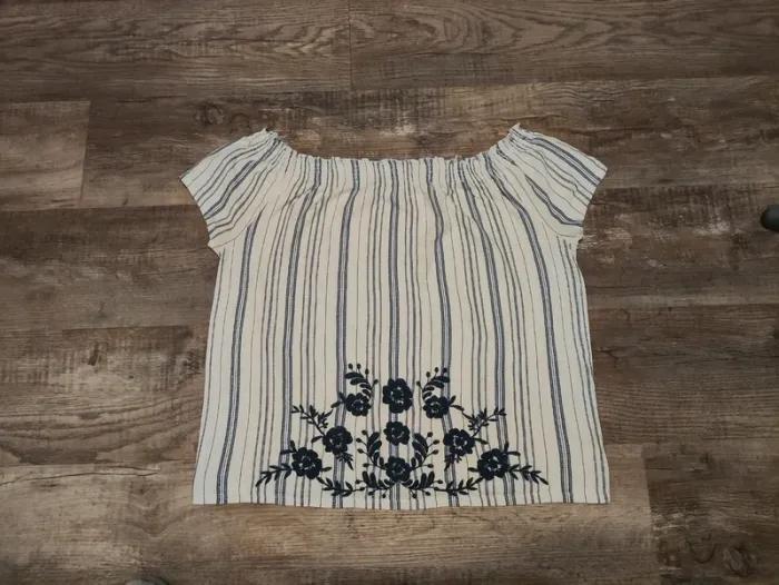 Blouse épaule dégagée