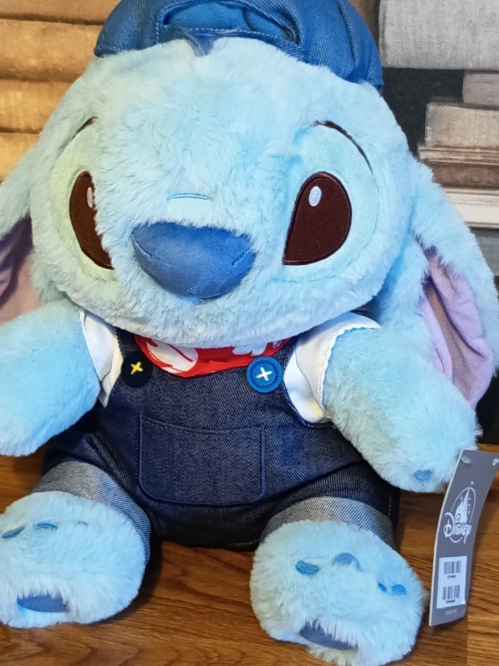 Peluche Stitch Disney store neuve - photo numéro 2