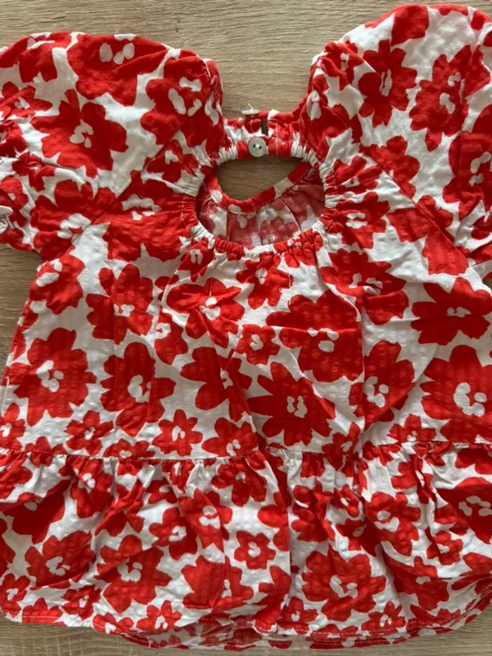 Robe à fleurs rouge et blanc Zara 12 mois TBE - photo numéro 3