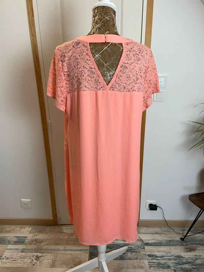 Robe neuve femme – Taille 46 – Coloris saumon avec dentelle – Élégante et raffinée - photo numéro 5