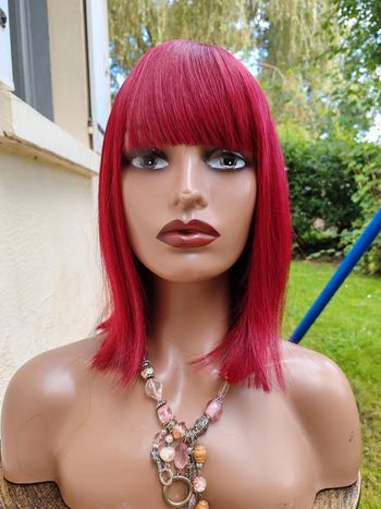 Perruque wig rouge foncé