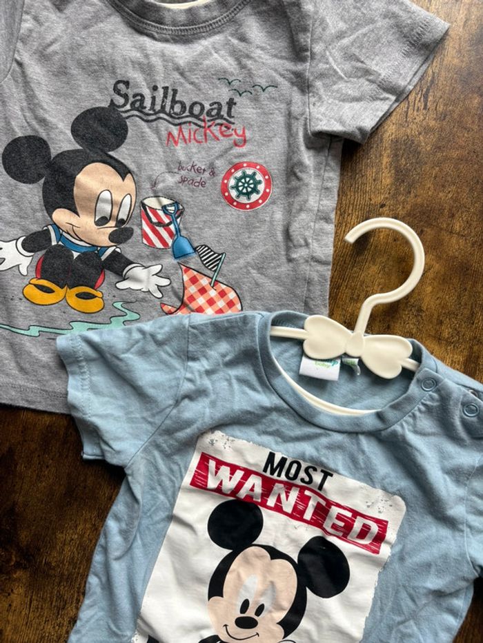 2 teeshirt Mickey 12m - photo numéro 2