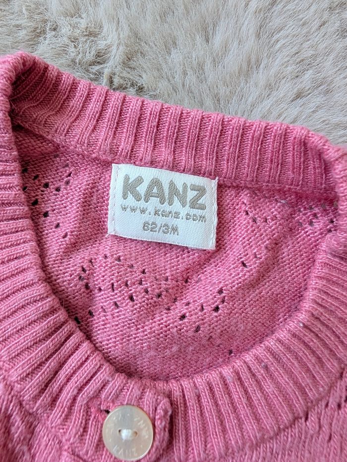 Gilet tricoté couleur rose framboise de la marque kanz en taille 3 mois - photo numéro 4