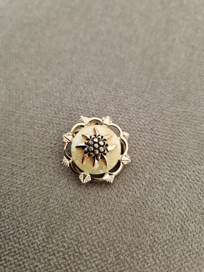 Broche vintage dorée pour foulard motif fleur - photo numéro 6