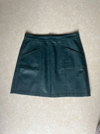 Jupe en similicuir verte