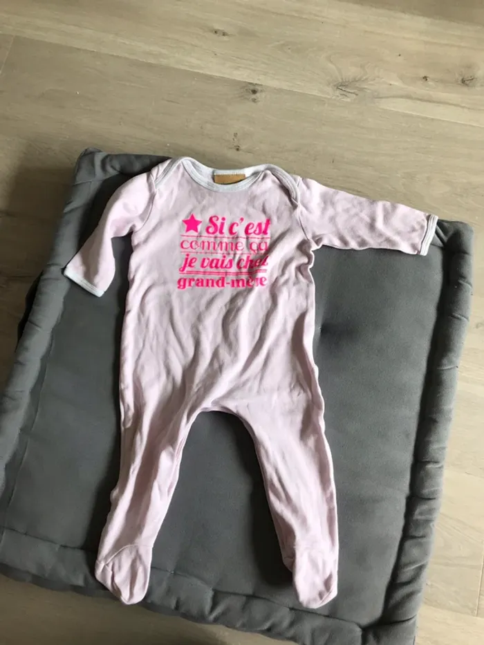 Body manches longues bébé fille 6-12 mois.