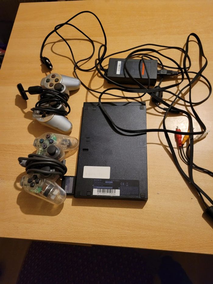 Console playstation 2 avec 2 manettes - photo numéro 2