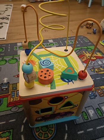 Cube d'activité en bois