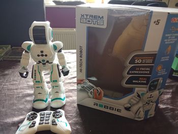 Robot danse et chante
