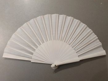 Éventail blanc