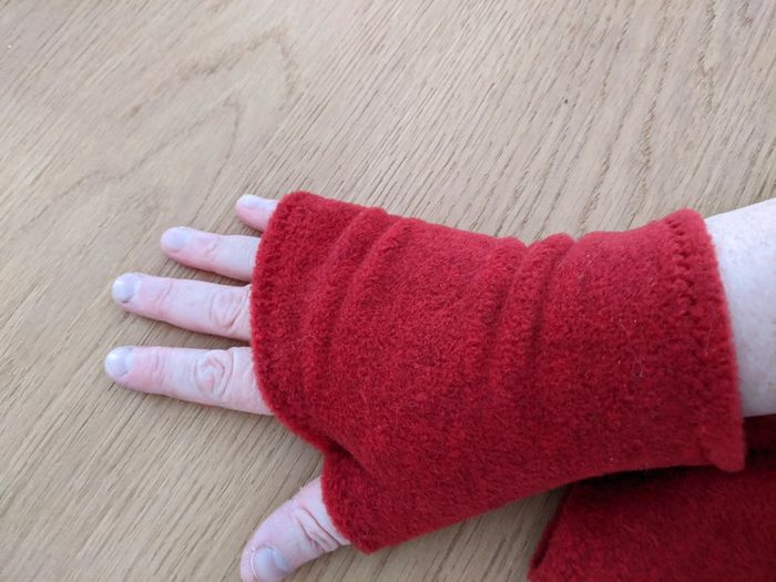 Mitaines en polaire rouge - photo numéro 4