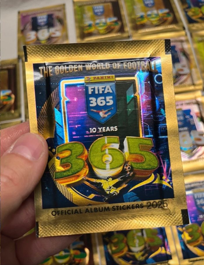 36 sachets de stickers panini Foot FIFA 365 - photo numéro 5