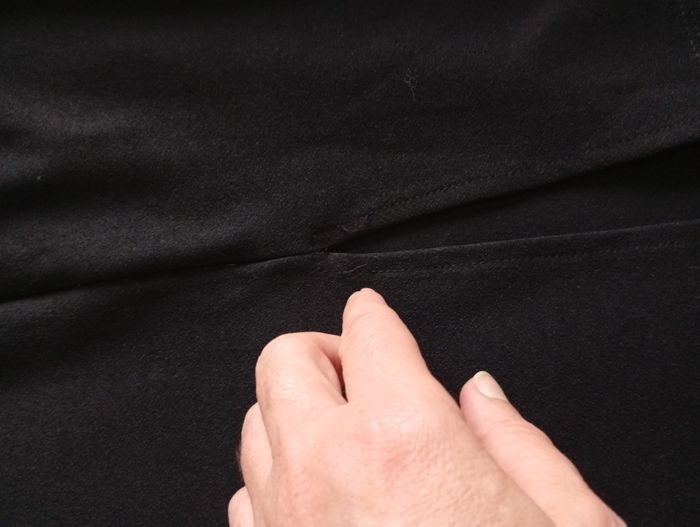 Robe noire mi-longue. Asos 34 - photo numéro 9