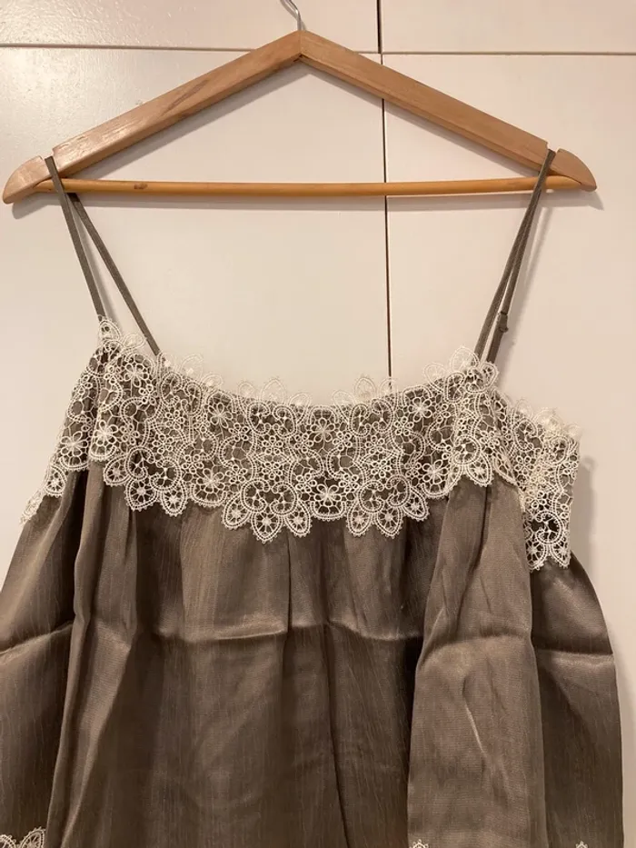 Top kaki satiné et dentelle Zara taille M - photo numéro 4