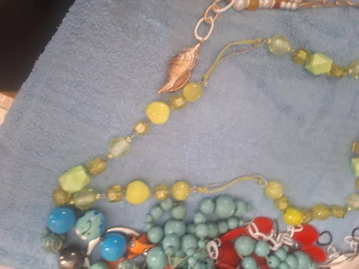 Collier différents couleur - photo numéro 2