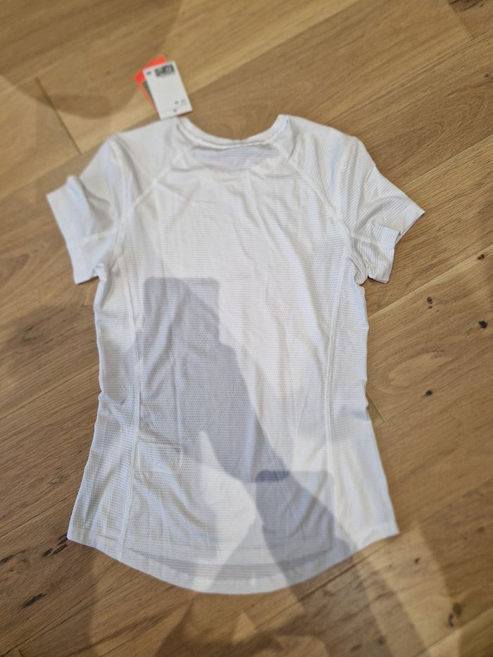 Tee-shirt sport H&M neuf - photo numéro 8