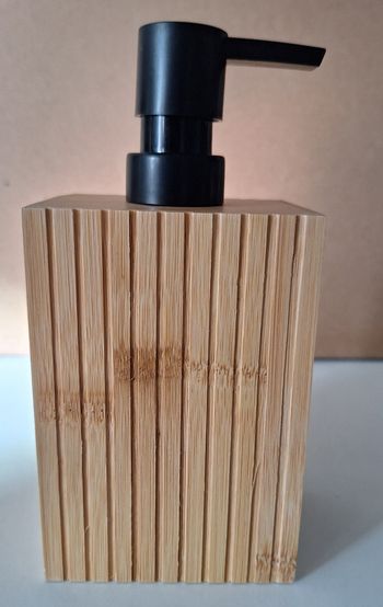 Distributeur à savon liquide en bois