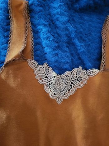 Debardeur dentelle t 38 .