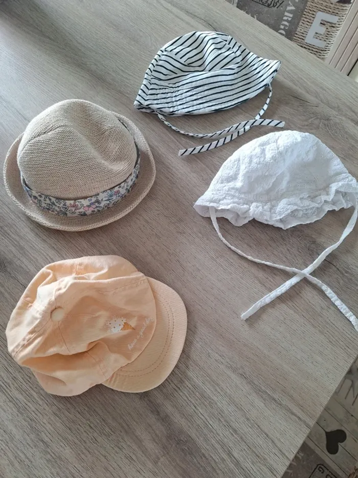 Lot de 4 chapeau, casquette, bob kiabi taille 43, 45 et 47