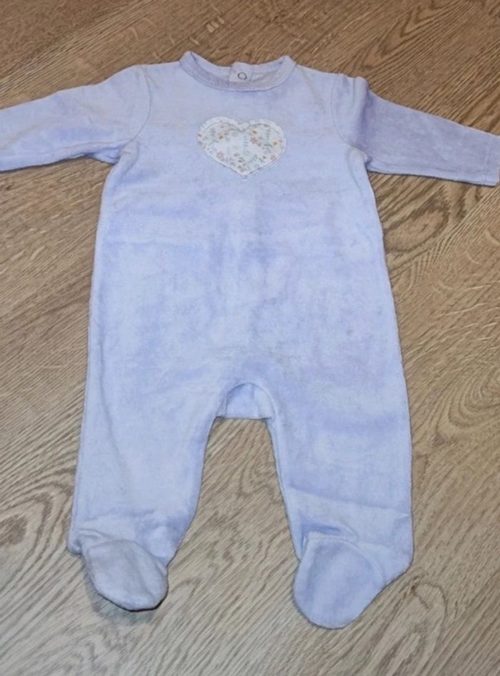 Lot 3 pyjamas en très bon état taille 0-1 mois - photo numéro 3