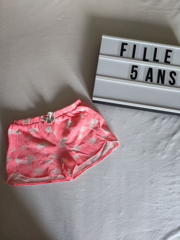 Short avec motif palmier