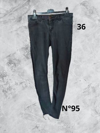 N°95 Jean noir T36.Kiabi.