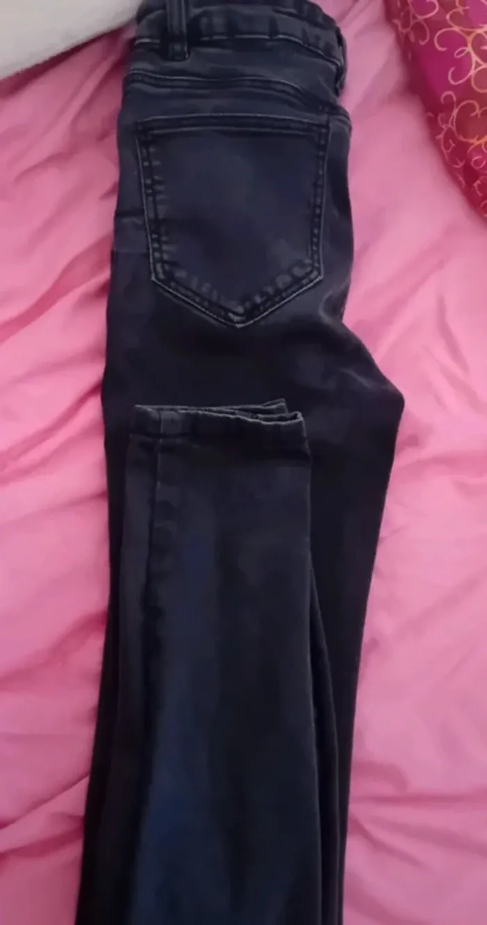 Très joli jean skinny noir Jennyfer en parfait état taille 32 ado