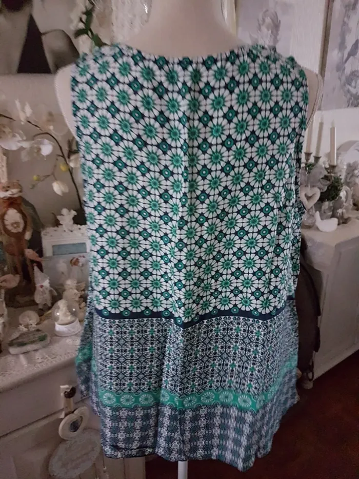 Haut fluide vert imprimé Taille 46 - photo numéro 4