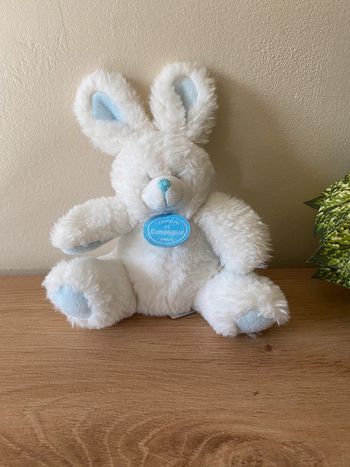 Doudou hochet lapin blanc bleu grelot doudou et compagnie