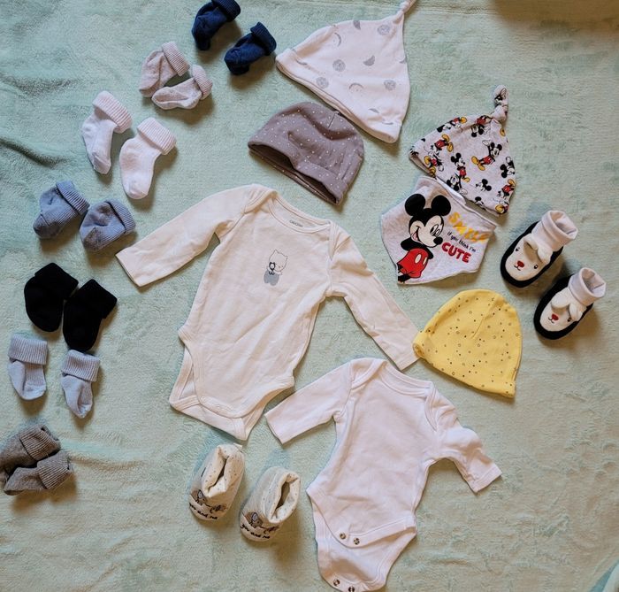Lot pyjama body et accessoires bébé garçon 1mois - photo numéro 1