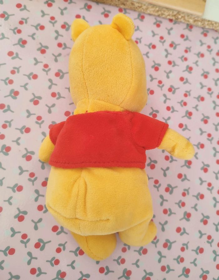 Winnie l'ourson Petite peluche 20 cm - photo numéro 3