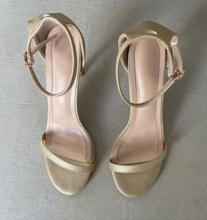 Sandales à talons dorées – Chic et intemporelles ! - photo numéro 2