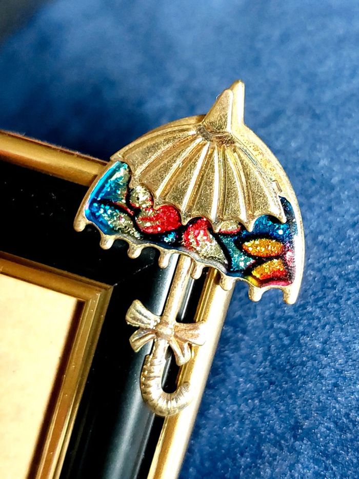 Broche parapluie vintage métal doré et émail - photo numéro 2