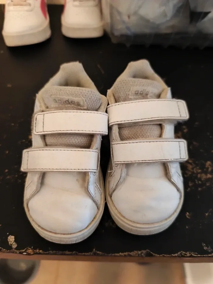 Paire de baskets marque  adidas bon état pointure 21