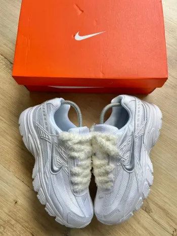 Nike Initiator White Fluffy 41