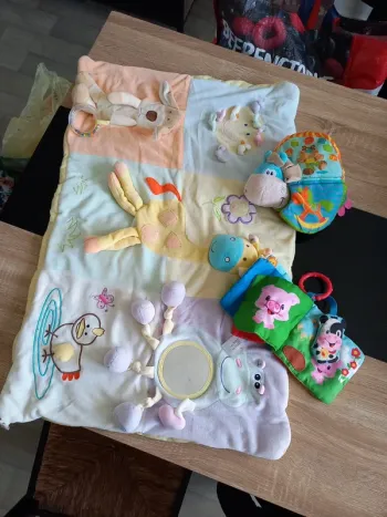 Tapis d'activité et 2 jeux en tissu