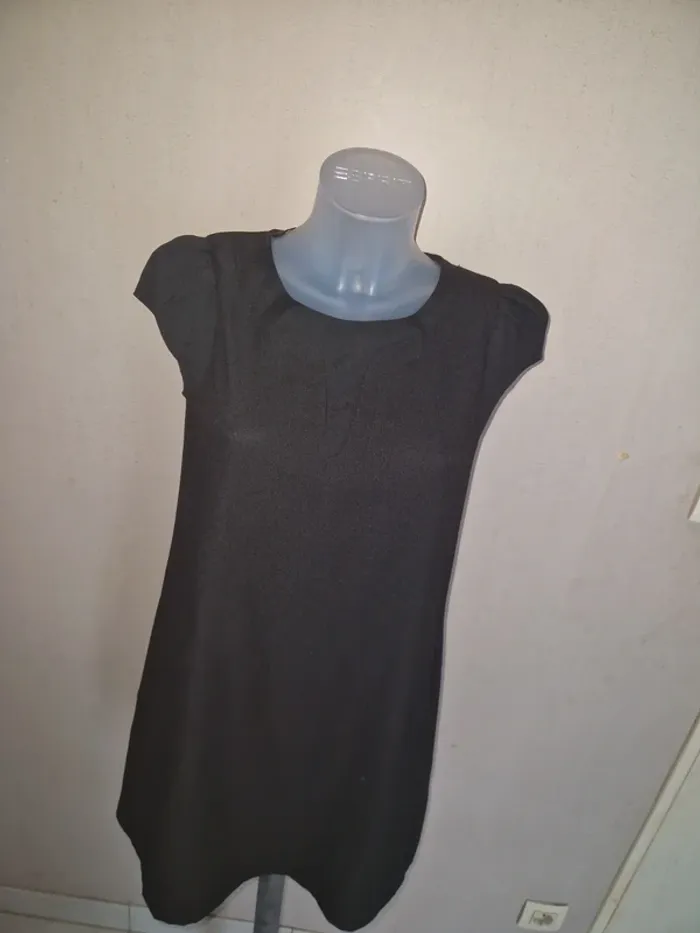 Tres belle robe noir taille s see u son - photo numéro 2