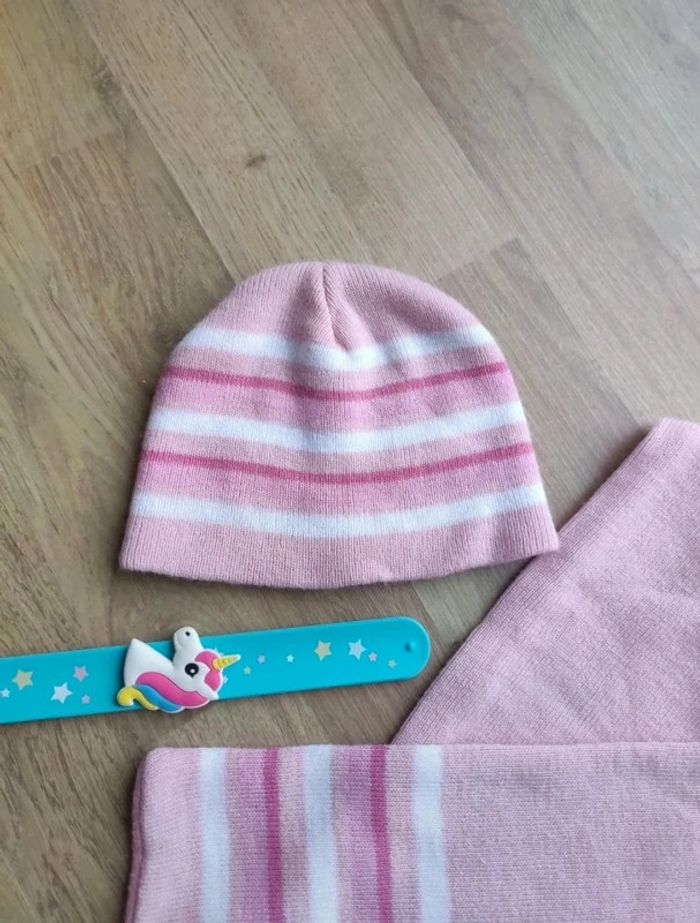 Ensemble bonnet, écharpe, moufles Très bon état - photo numéro 2
