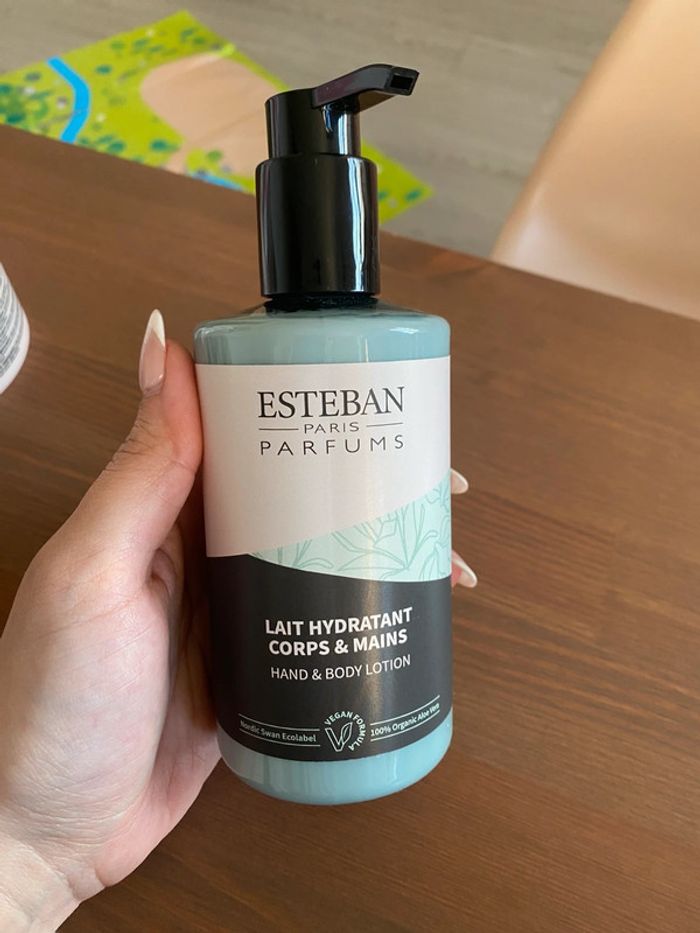 Lait Hydratant Corps & Mains - Esteban Paris