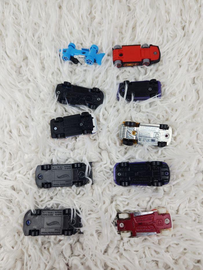 Lot de 24 petites voitures marque Hot Wheels 🎅 - photo numéro 5