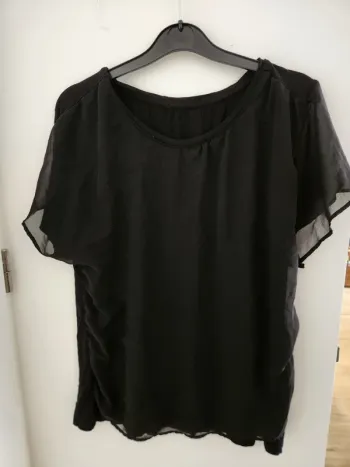 T-shirt noir taille 42