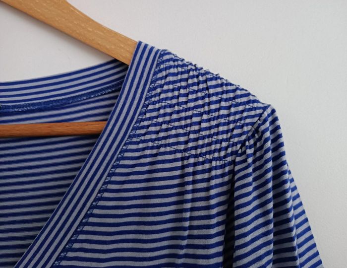 T shirt raye gris et bleu imprime fleurs a fronces. Manches 3/4. In extenso. Taille 38 - photo numéro 5