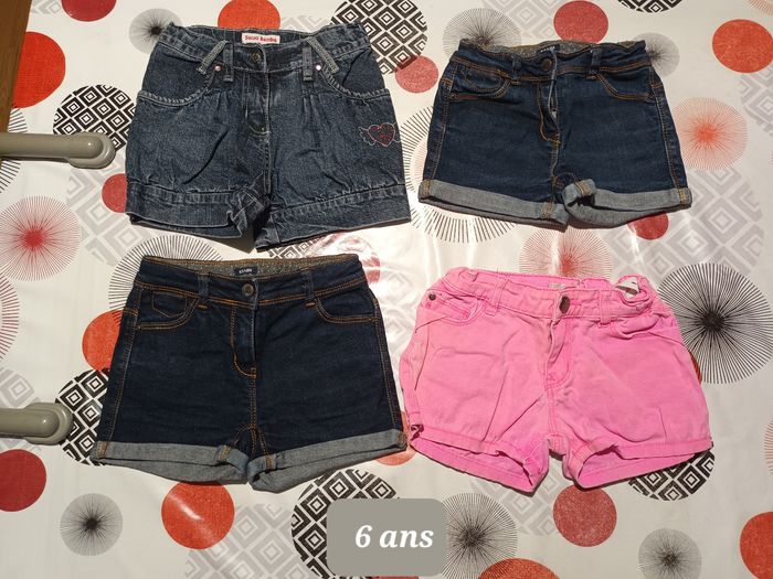 Lot 4 shorts en jeans đź‘§ taille 6 ans