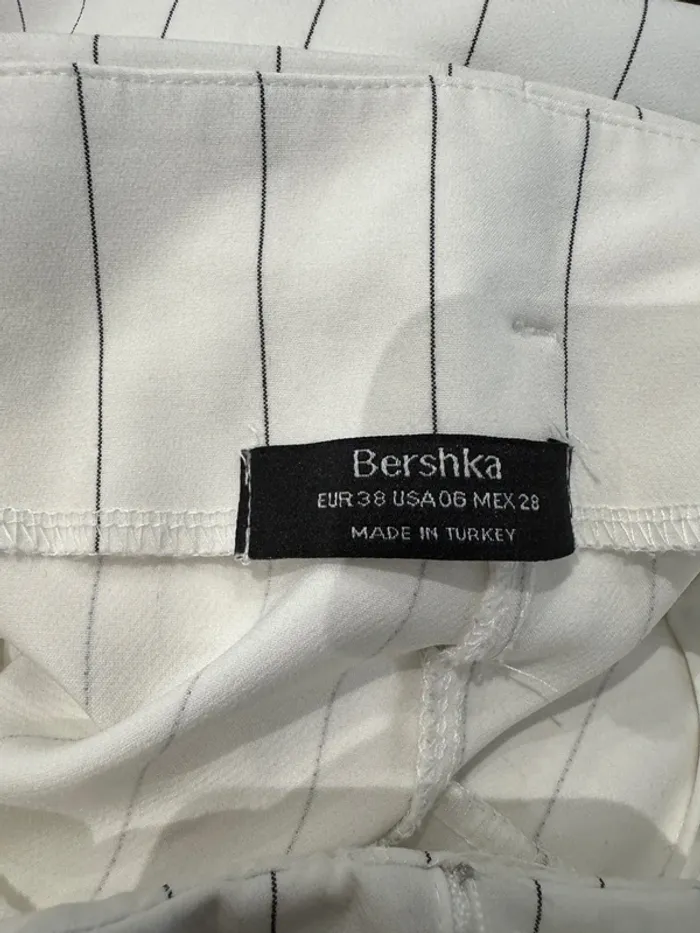 Pantalon Bershka paperbag rayé blanc cassé taille haute ceinturé - photo numéro 4