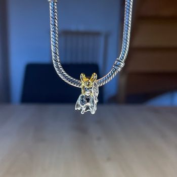 Charm Pandora Marvel Loki 🐍 Dieu de la Malice – Collector Bicolore en Argent 925 & Or