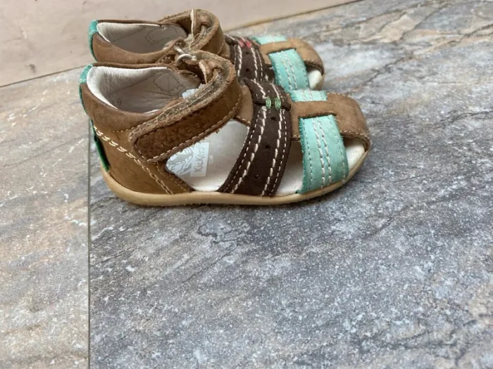 Sandales marron et vert Kickers 19 - photo numéro 3
